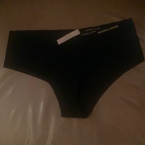 Selling Victoria’s Secret underwear nwt any questions please ask 😊💕